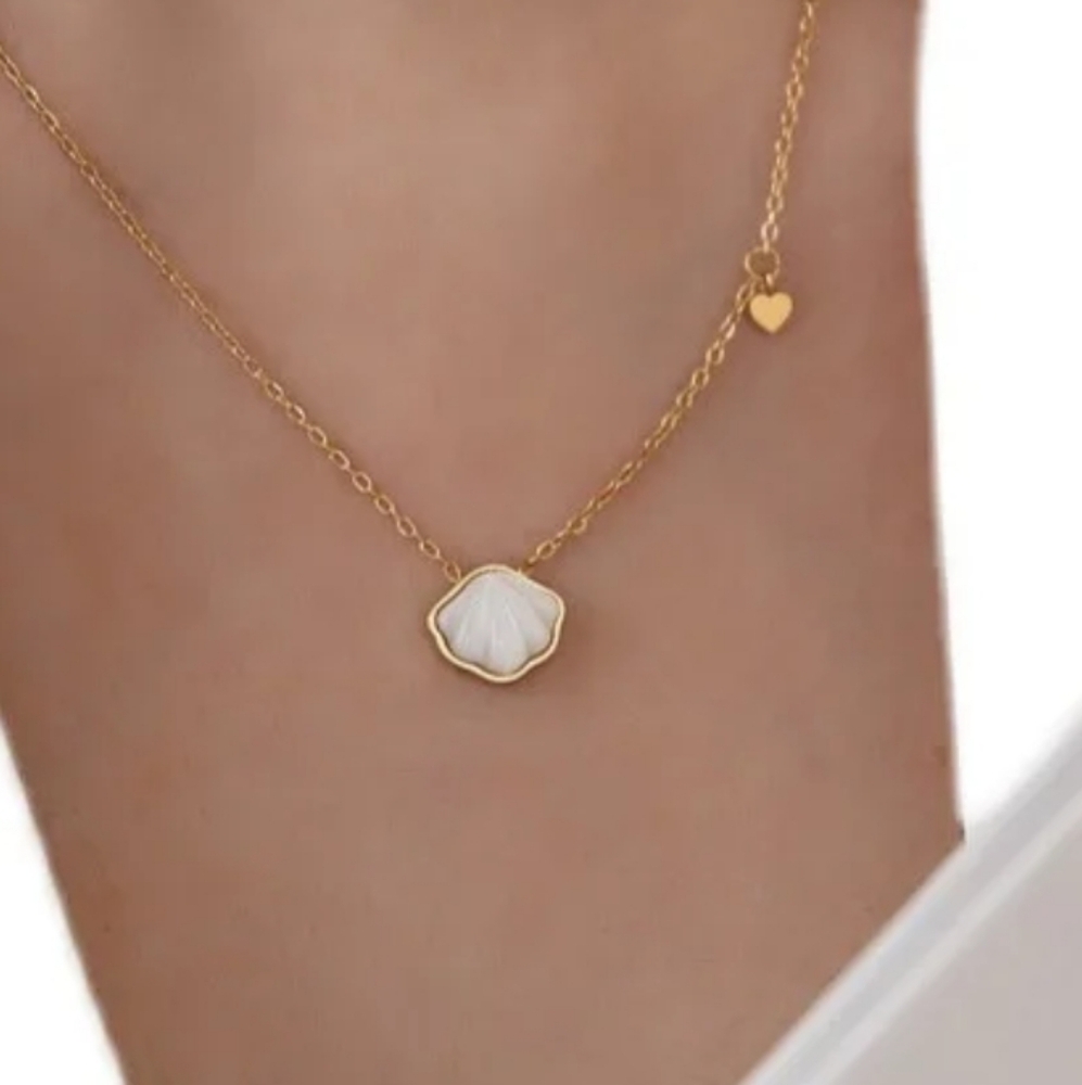 ,New! 2pc. set!Gold Plate, Stainless Steel Necklace with matching ring!